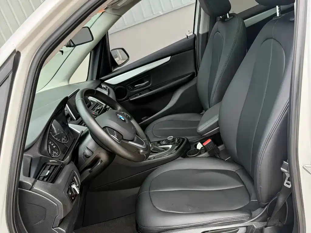 BMW 2 Series Active Tourer — миниатюра 6