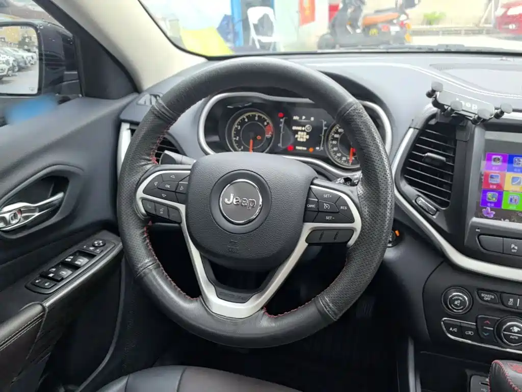 Jeep Cherokee — миниатюра 11