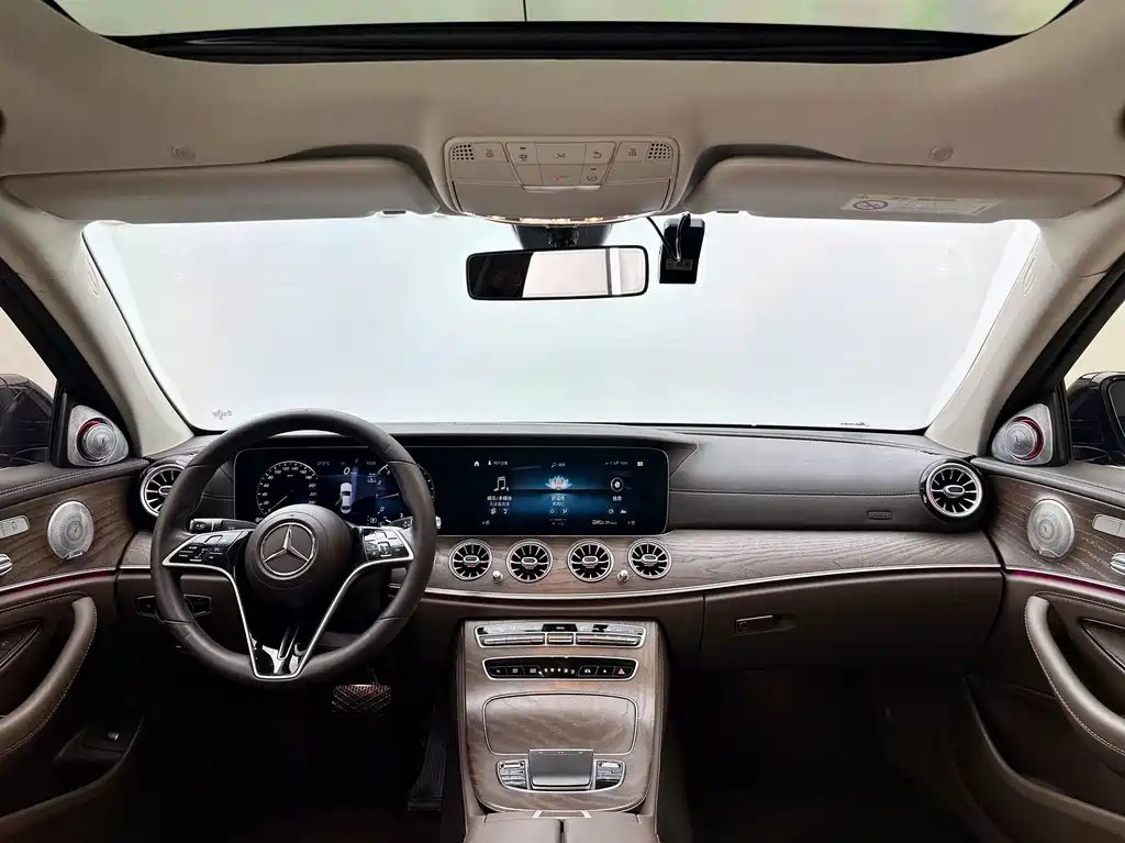 Mercedes-Benz E-Class — миниатюра 9