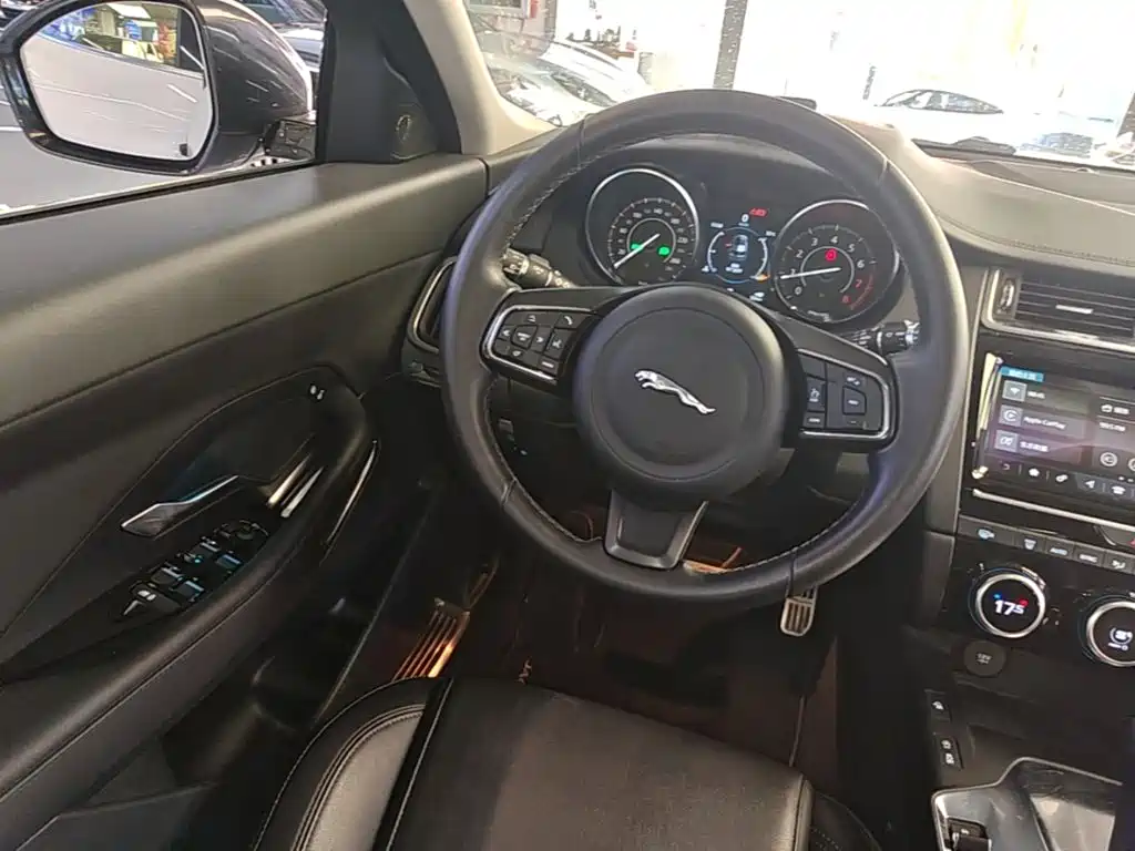 Jaguar E-PACE — миниатюра 11
