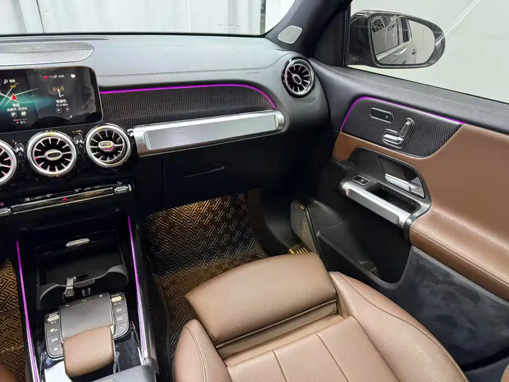 Mercedes-Benz GLB — миниатюра 8