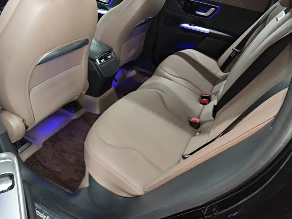 Mercedes-Benz EQE SUV — миниатюра 17