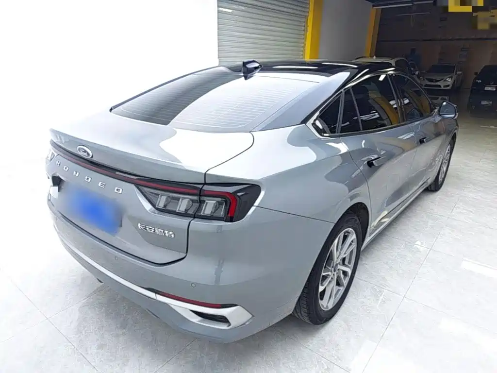 Ford Mondeo — миниатюра 7