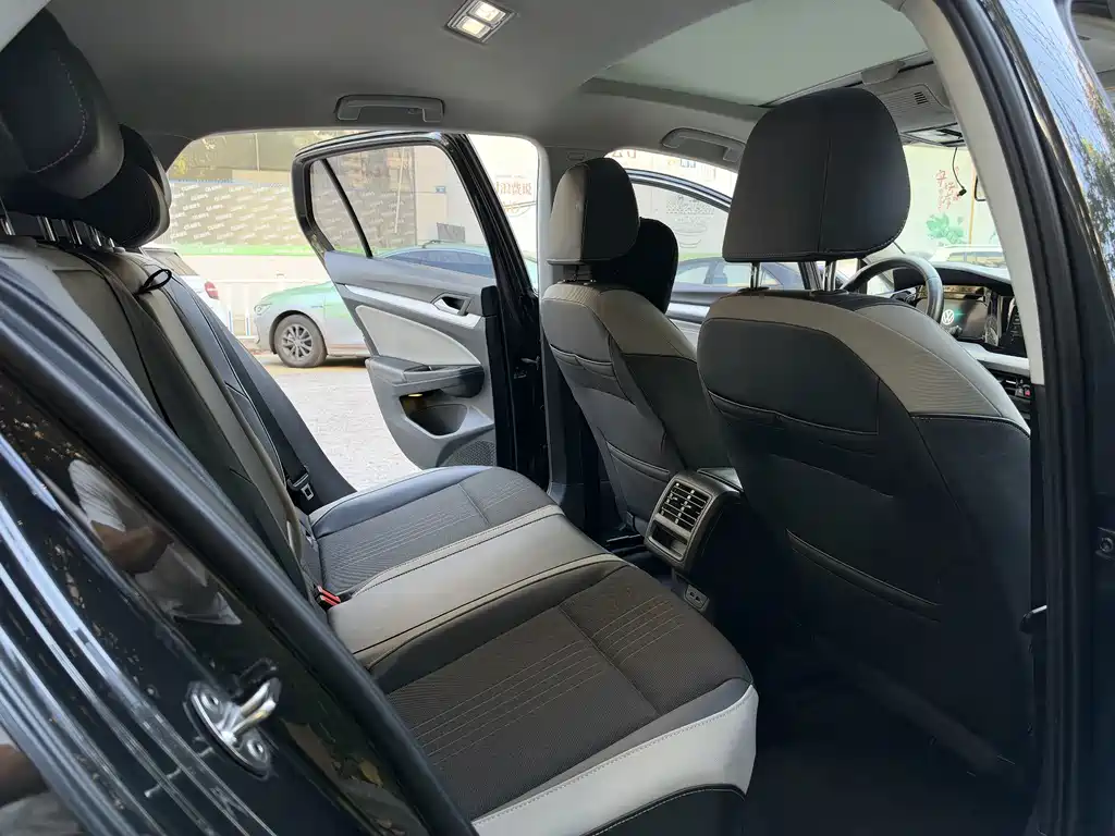 Volkswagen Golf — миниатюра 11