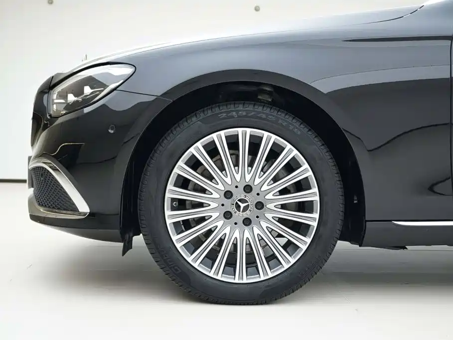 Mercedes-Benz E-Class — миниатюра 15