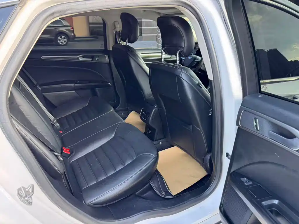Ford Mondeo — миниатюра 13