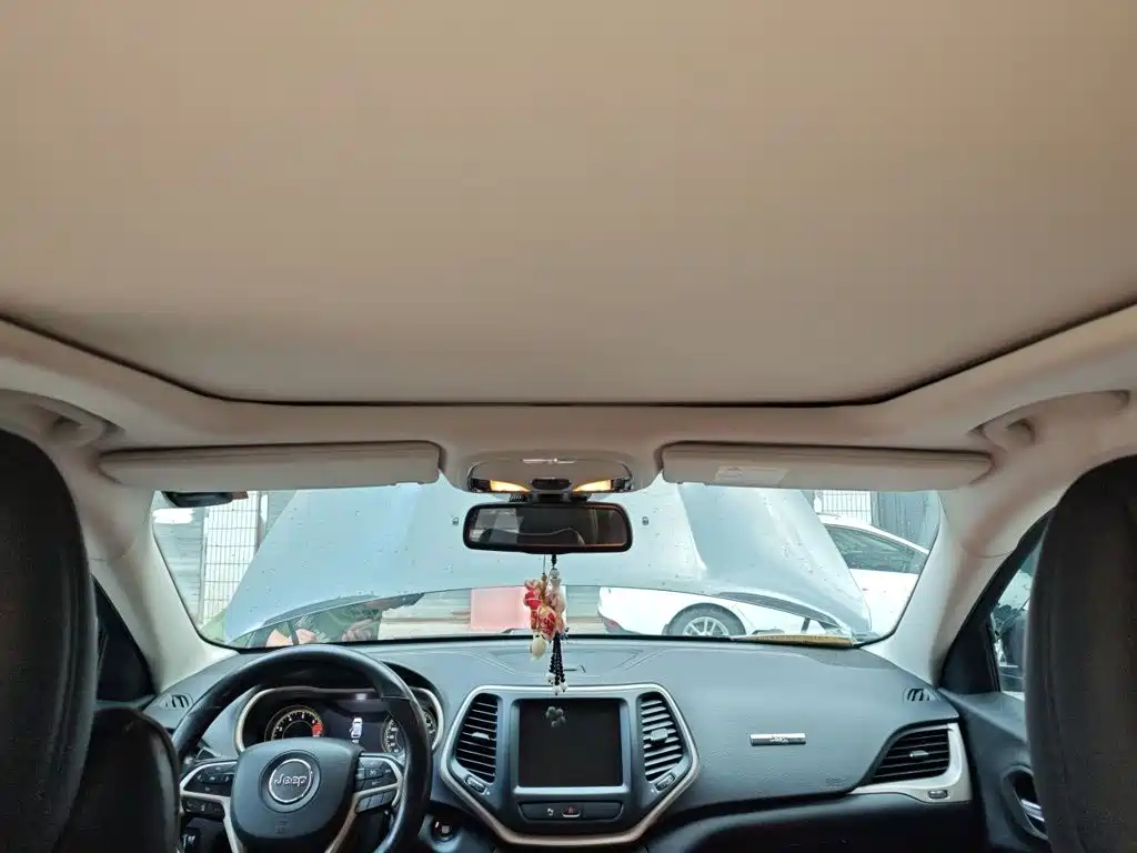 Jeep Cherokee — миниатюра 9