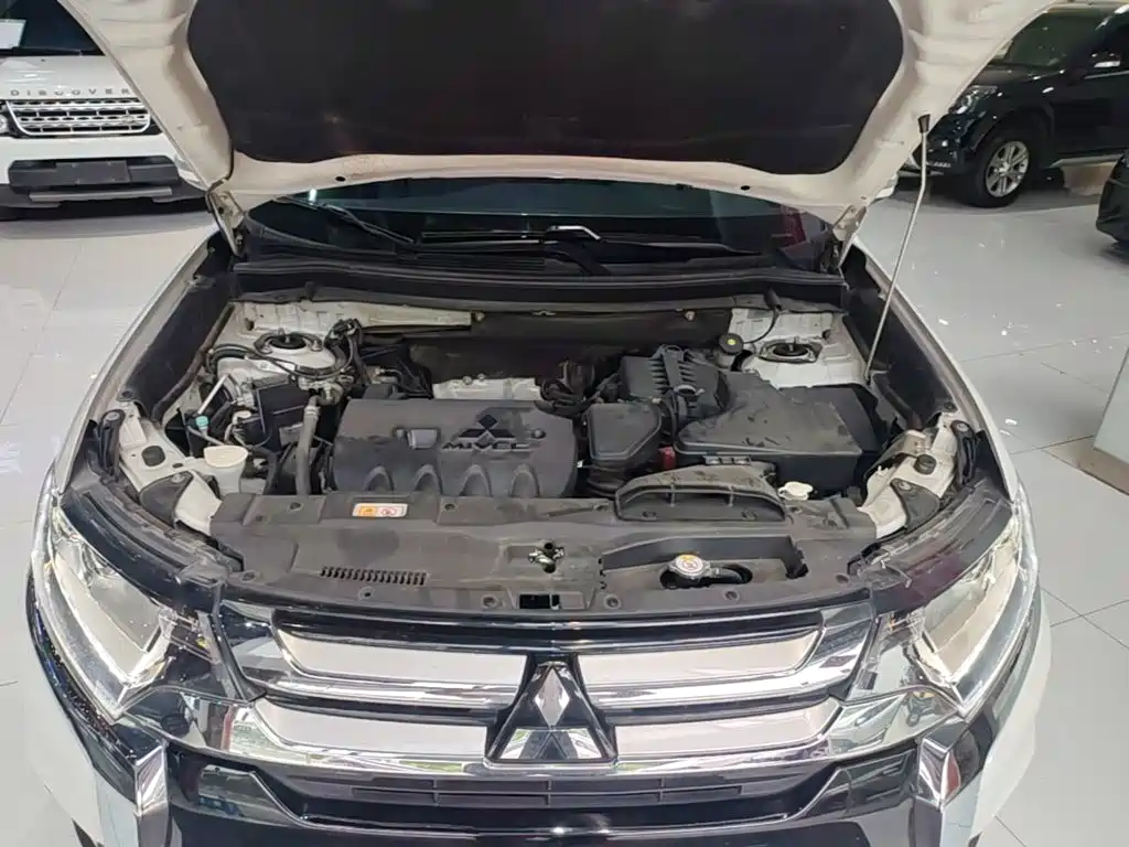 Mitsubishi Outlander — миниатюра 20