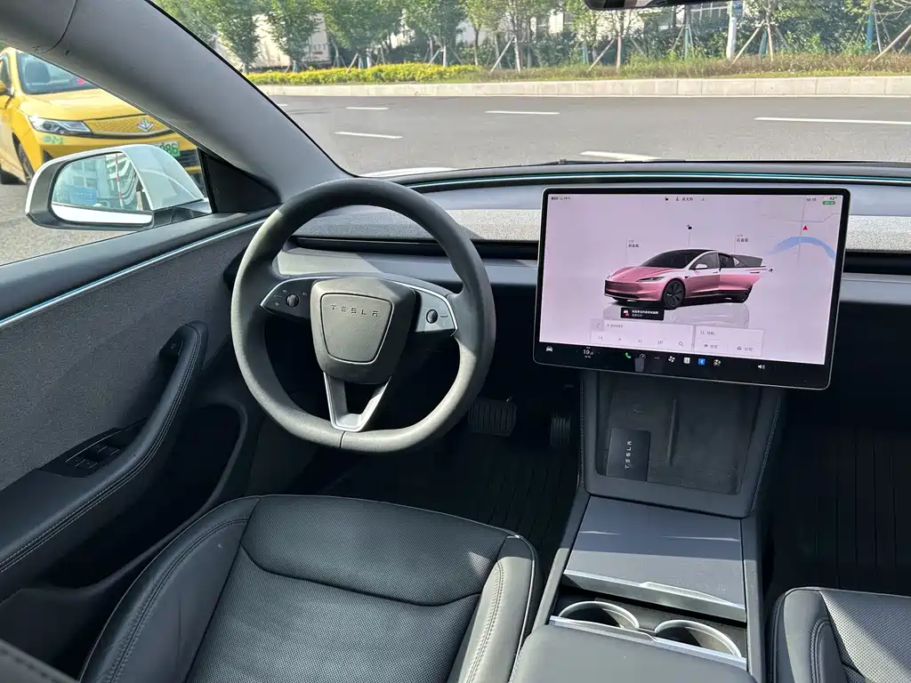 Tesla Model 3 — миниатюра 7