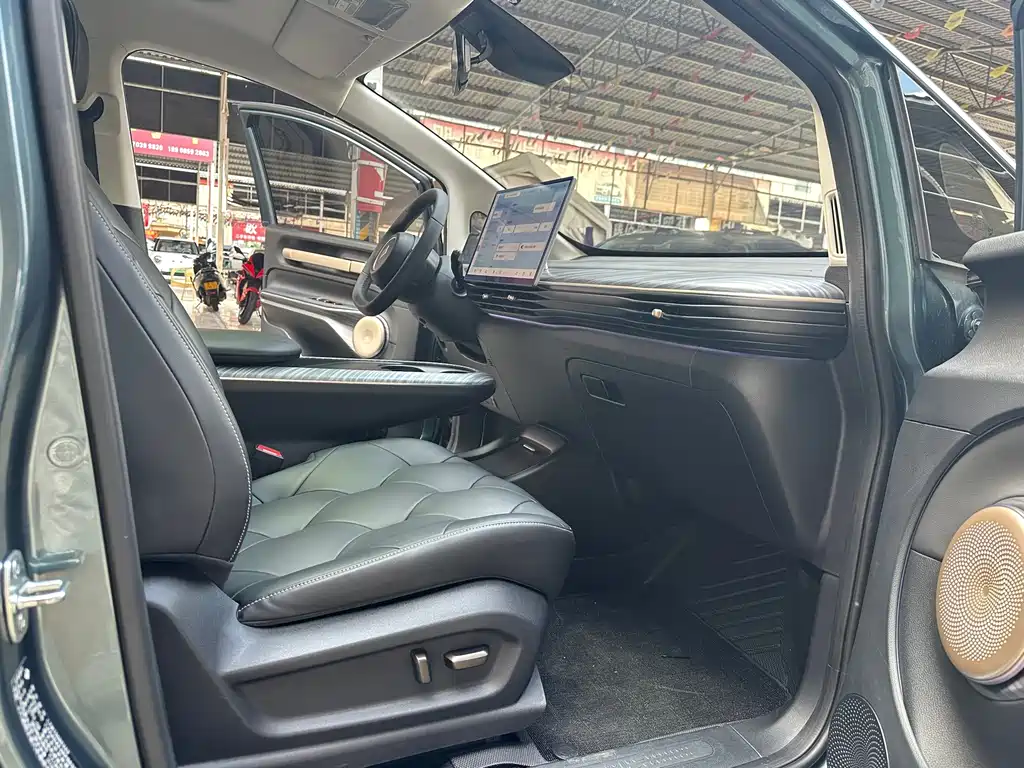 Baojun Yunduo — миниатюра 8