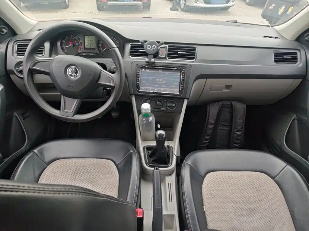 Skoda Rapid — миниатюра 10