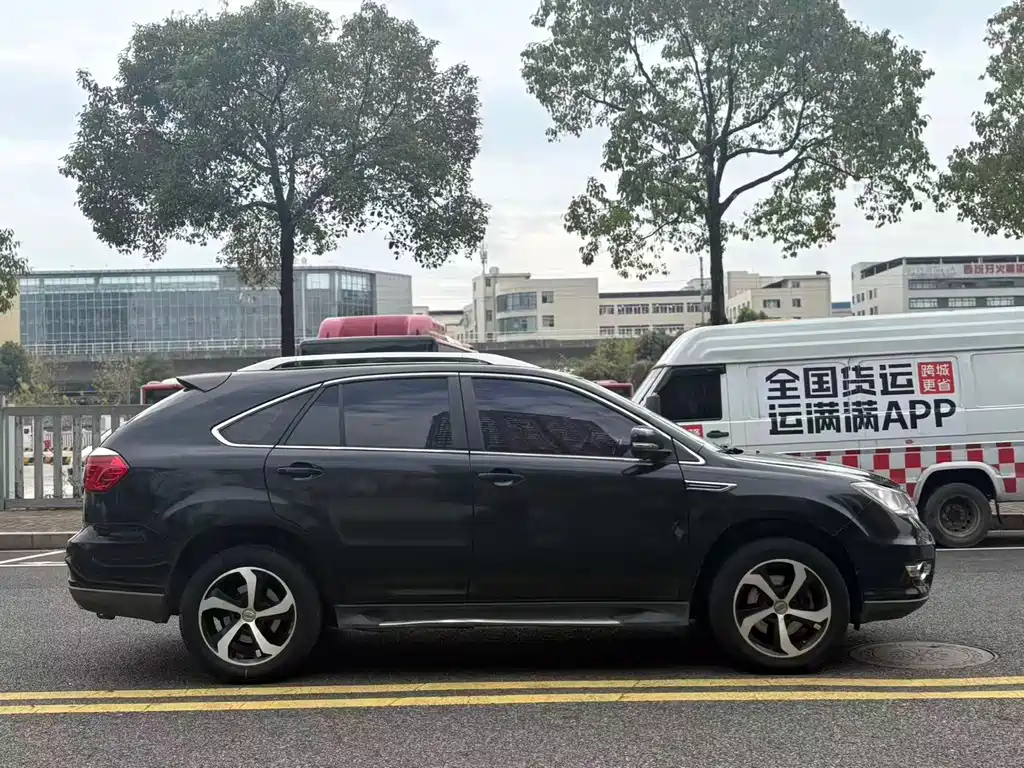 BYD S7