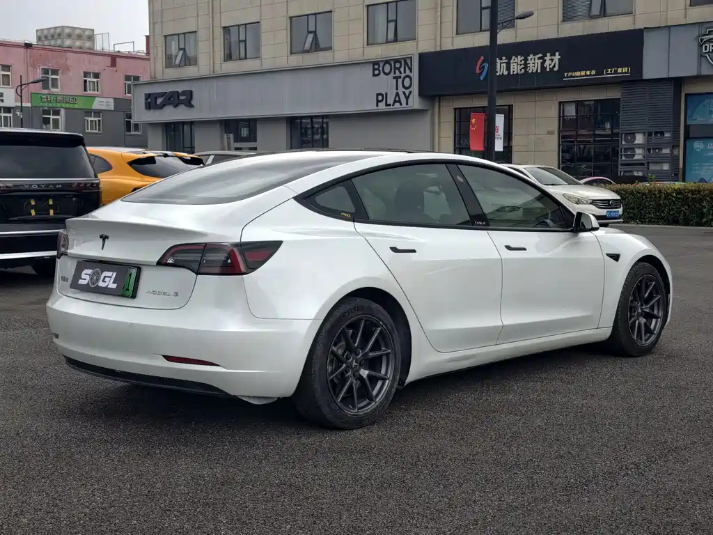 Tesla Model 3 — миниатюра 11