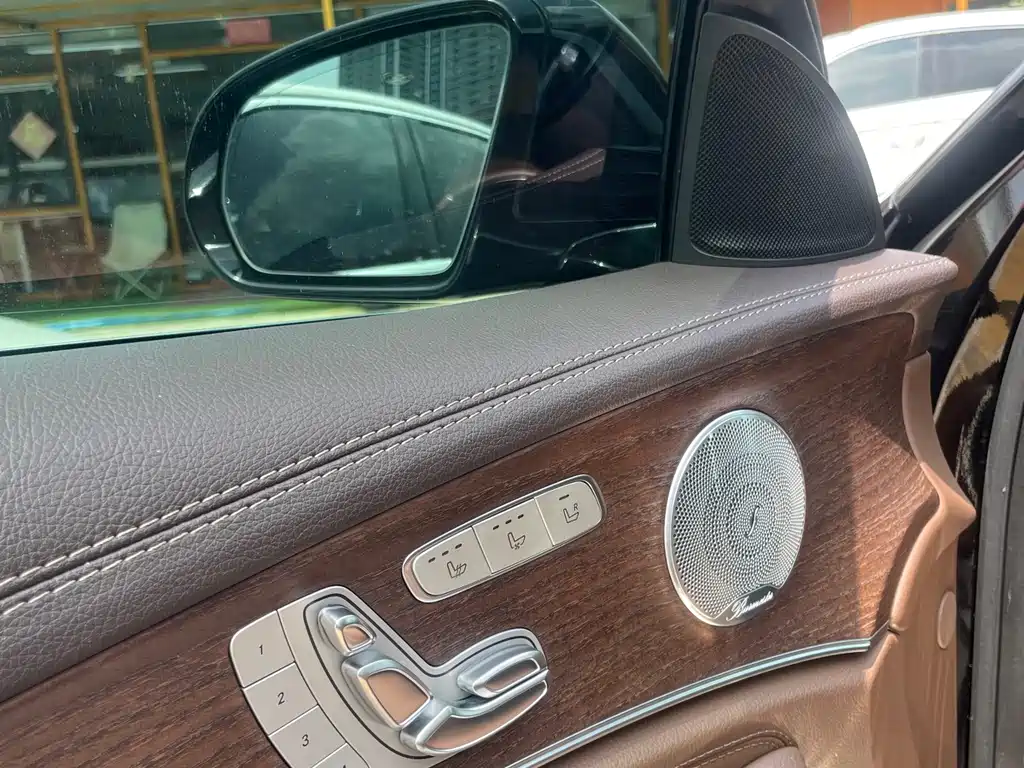 Mercedes-Benz E-Class — миниатюра 5