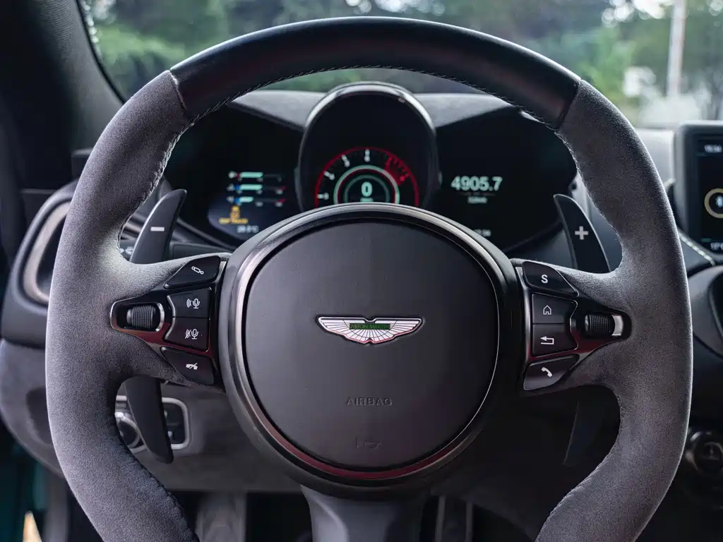 Aston Martin V8 Vantage — миниатюра 16
