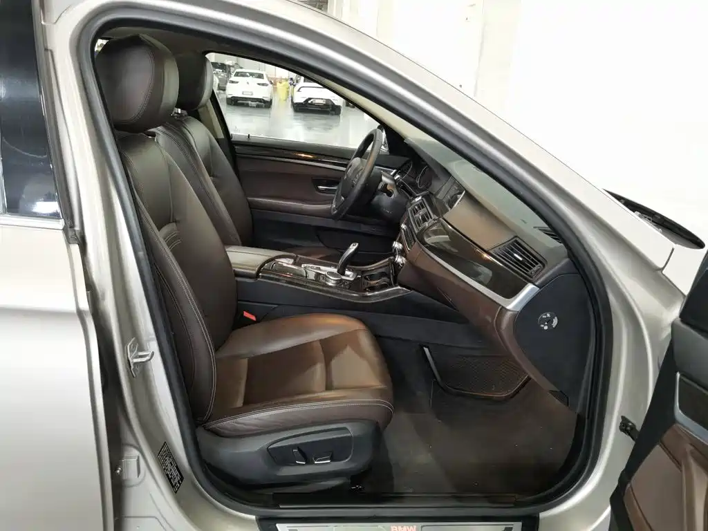 BMW 5 Series — миниатюра 23