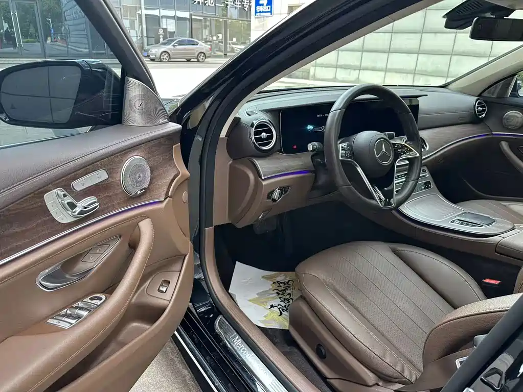 Mercedes-Benz E-Class — миниатюра 4