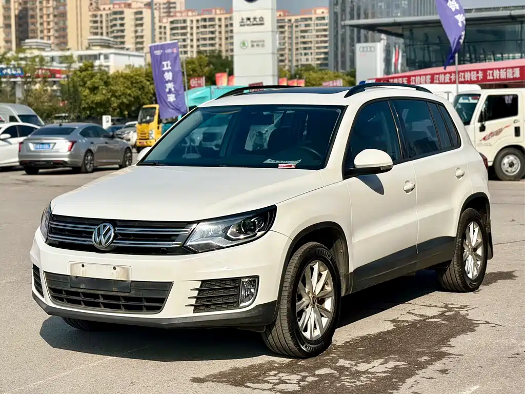 VOLKSWAGEN TIGUAN