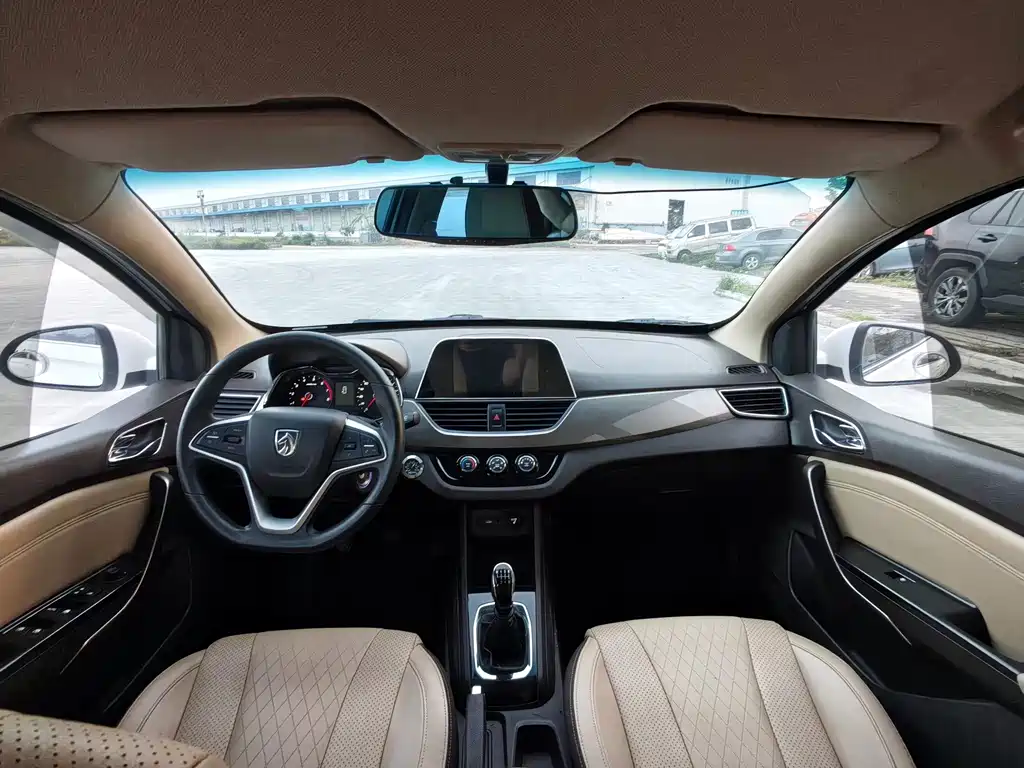 Baojun 310W — миниатюра 5