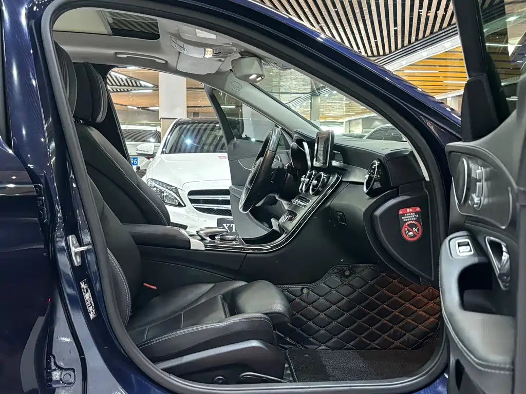 Mercedes-Benz C-Class — миниатюра 11