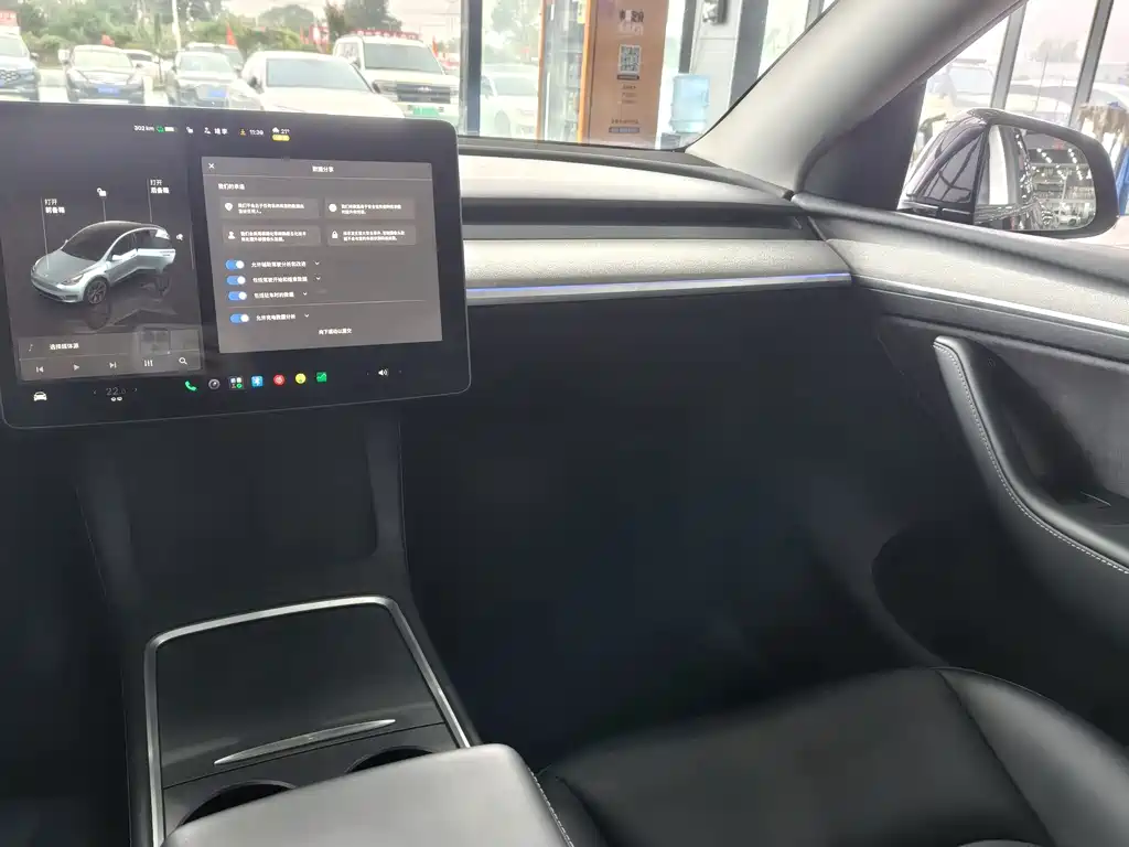 Tesla Model Y — миниатюра 13