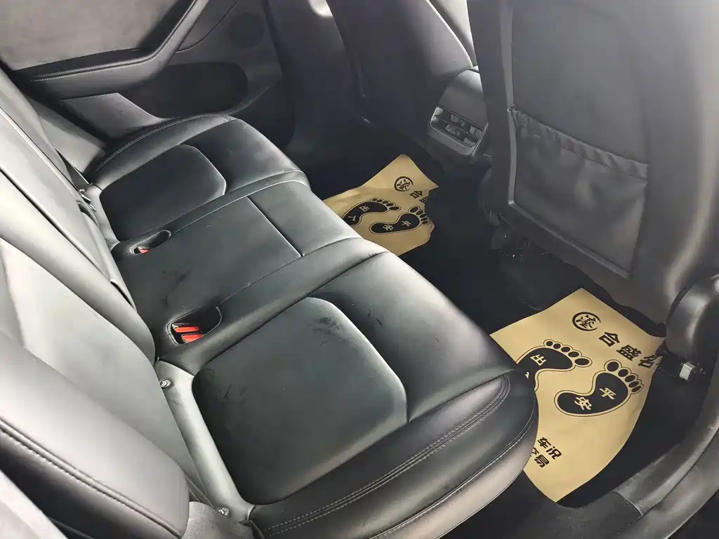 Tesla Model Y — миниатюра 17