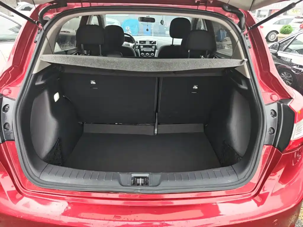 Nissan Tiida — миниатюра 19
