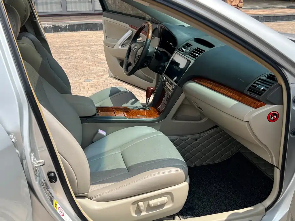Toyota Camry — миниатюра 11