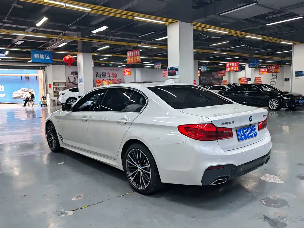 BMW 5 Series — миниатюра 9