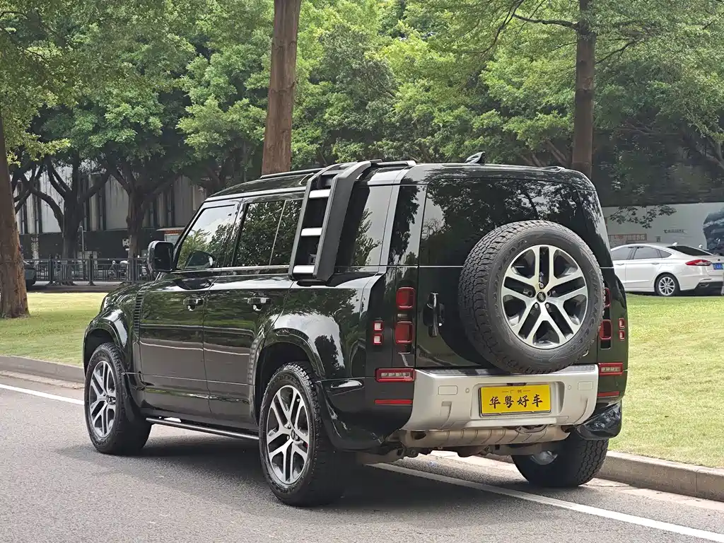 Land Rover Defender — миниатюра 4