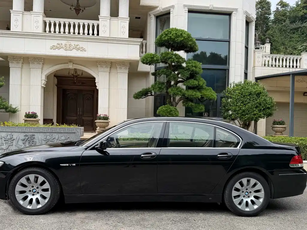 BMW 7 Series — миниатюра 2