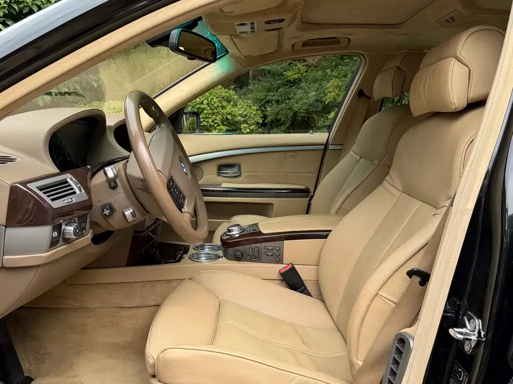 BMW 7 Series — миниатюра 3