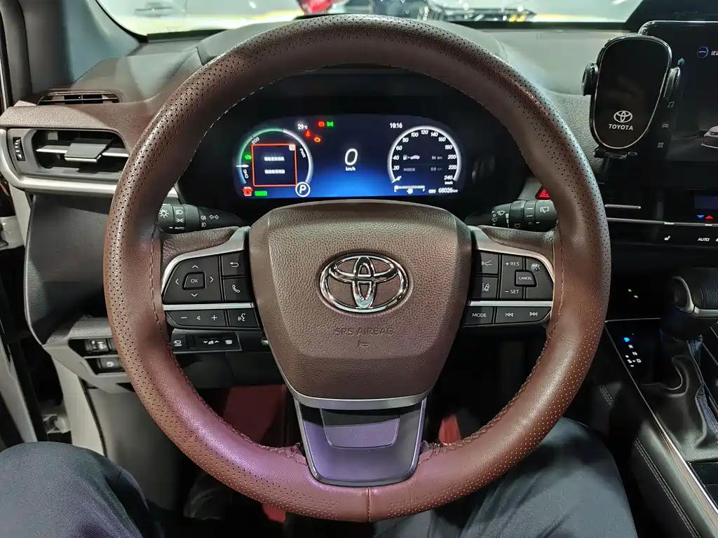 Toyota Granvia — миниатюра 10
