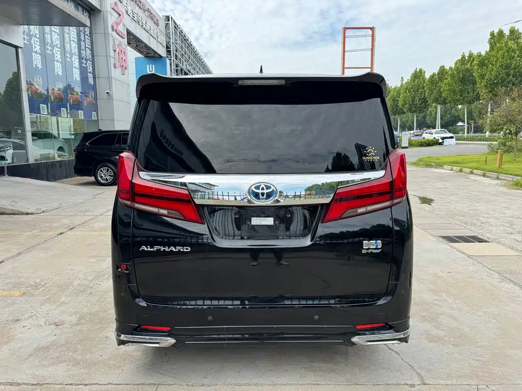 Toyota Alphard — миниатюра 13