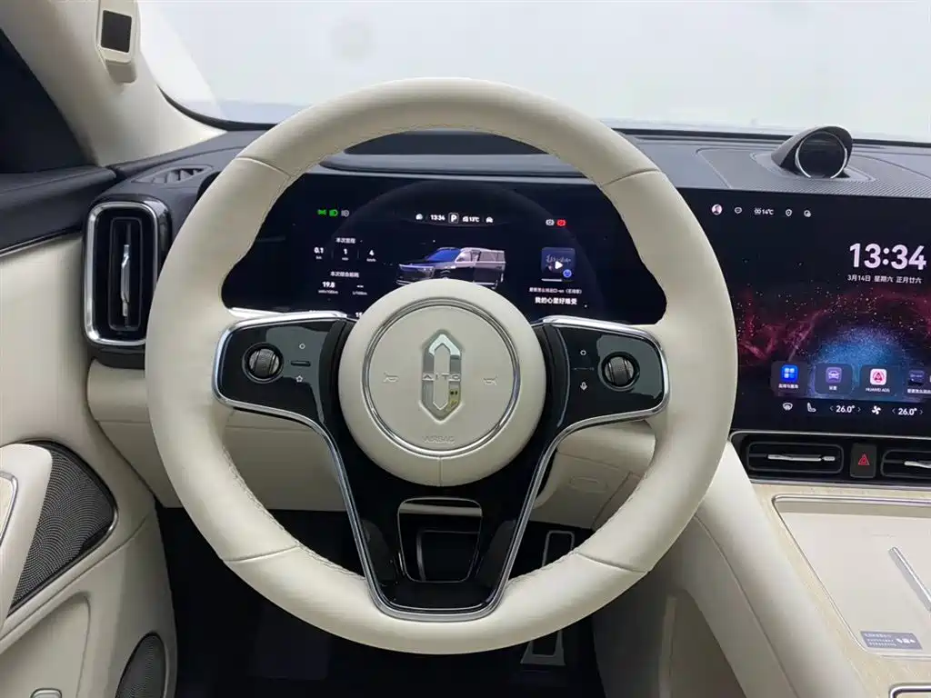 AITO ASK THE WORLD M8