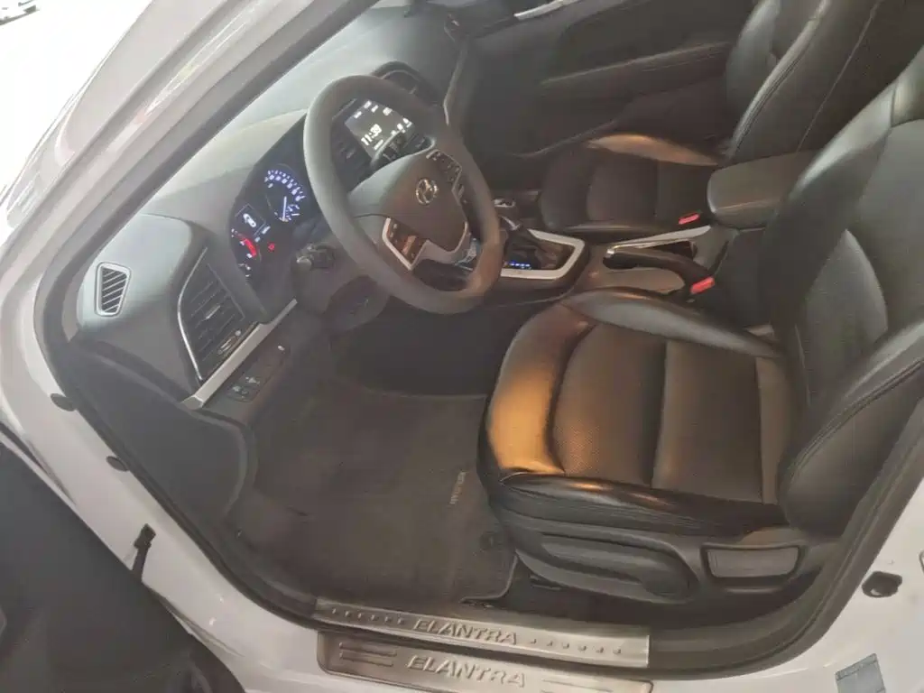 Hyundai Elantra — миниатюра 15