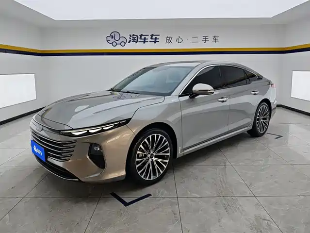 2025 Bestune B70