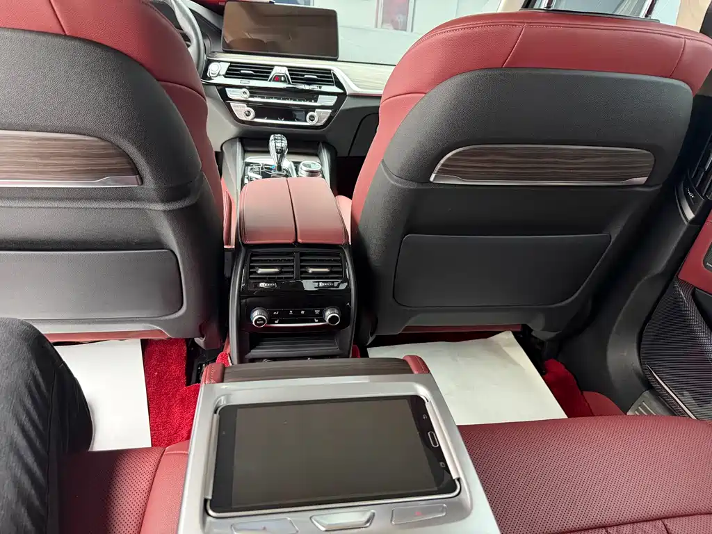 BMW 5 Series — миниатюра 13