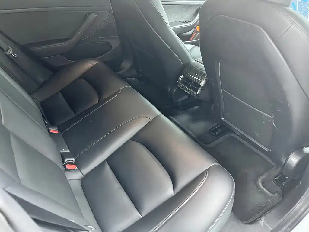 Tesla Model 3 — миниатюра 8