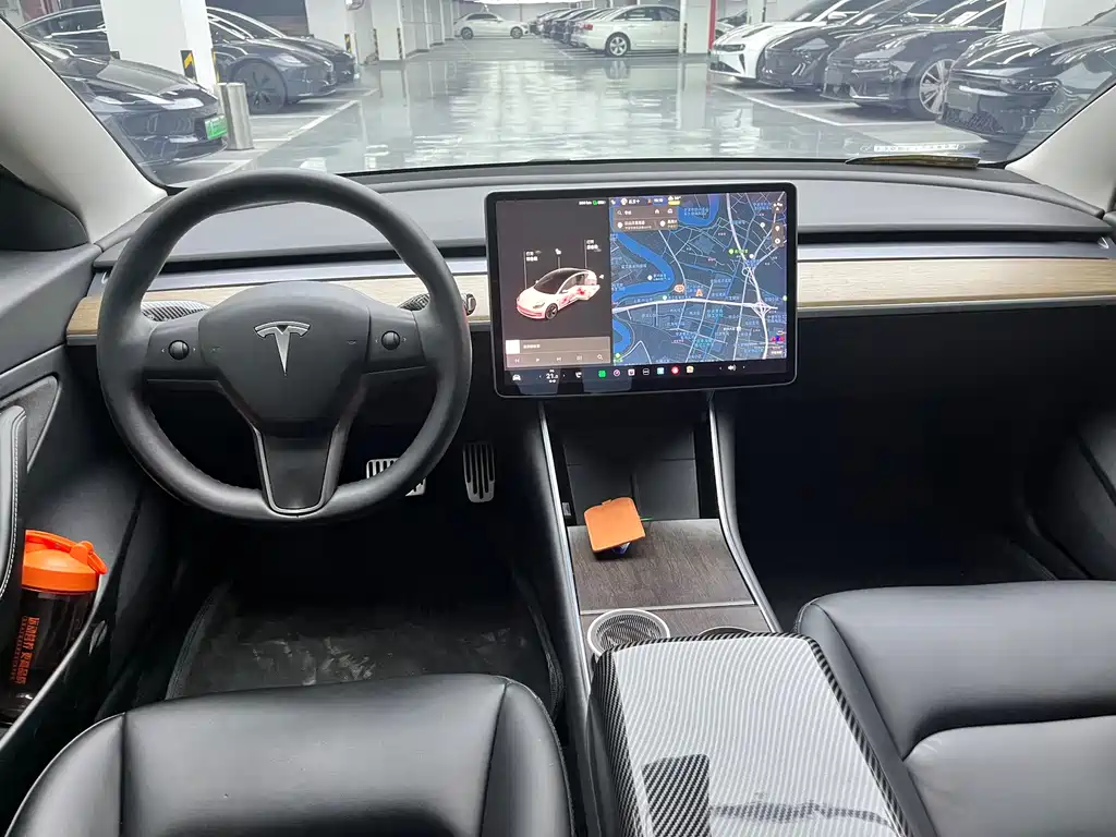 Tesla Model 3 — миниатюра 10