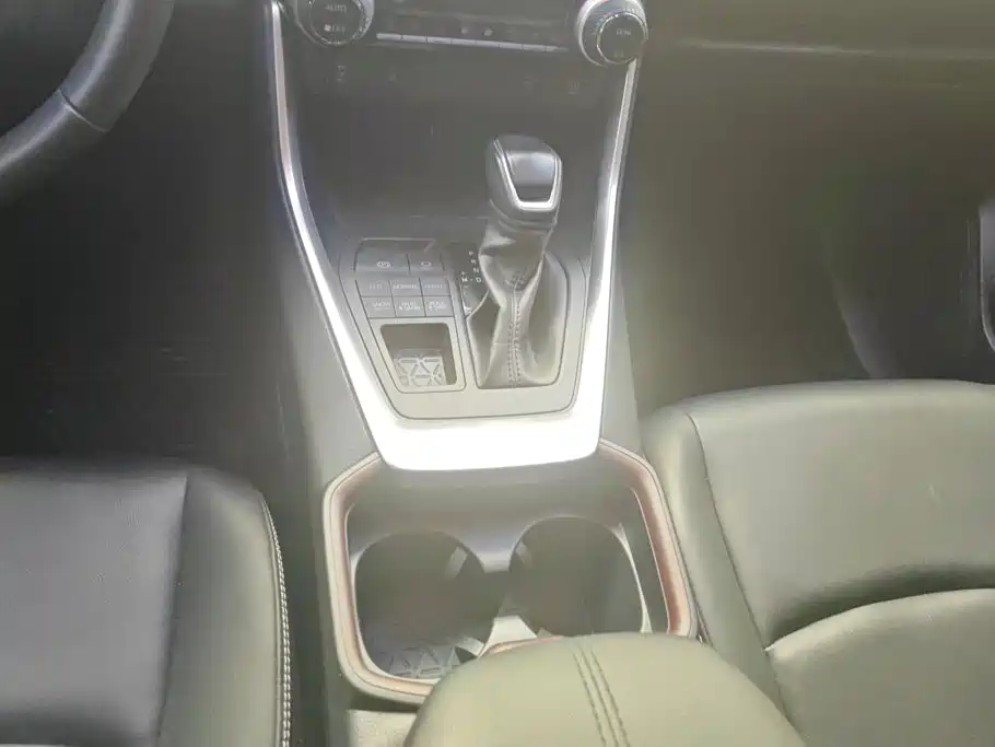 Toyota RAV4 — миниатюра 16