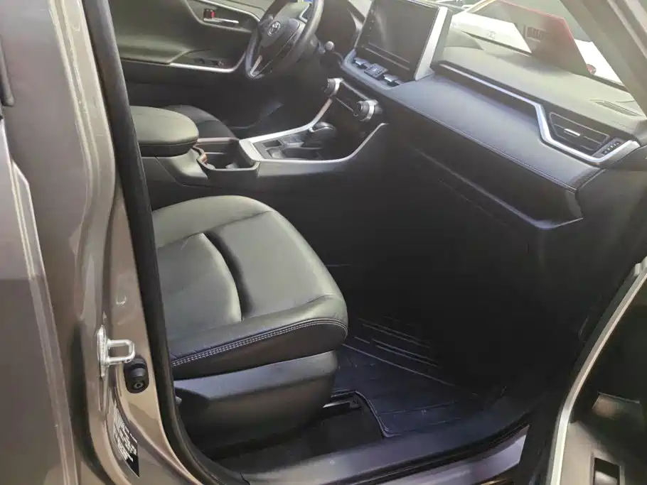 Toyota RAV4 — миниатюра 8