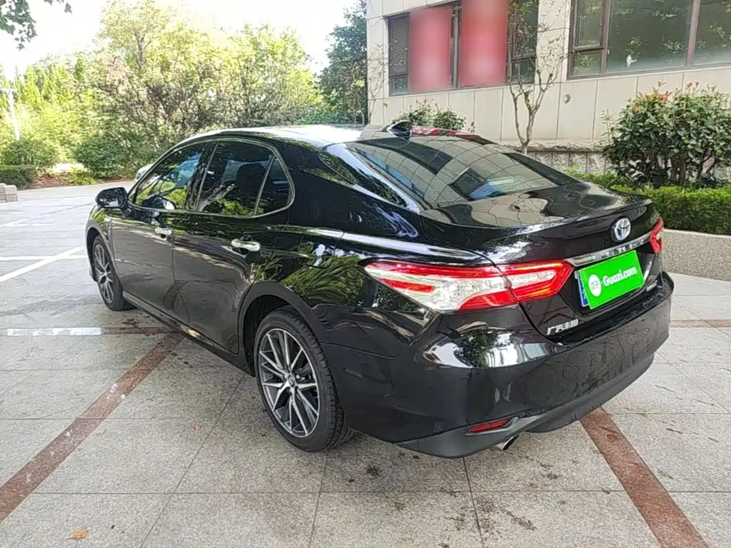 Toyota Camry — миниатюра 5