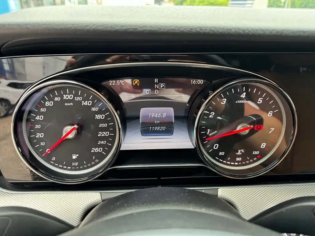Mercedes-Benz E-Class — миниатюра 4
