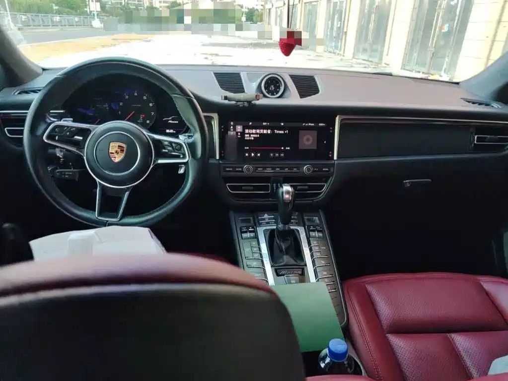 Porsche Macan — миниатюра 3
