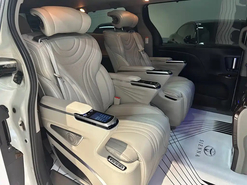Toyota Sienna — миниатюра 13