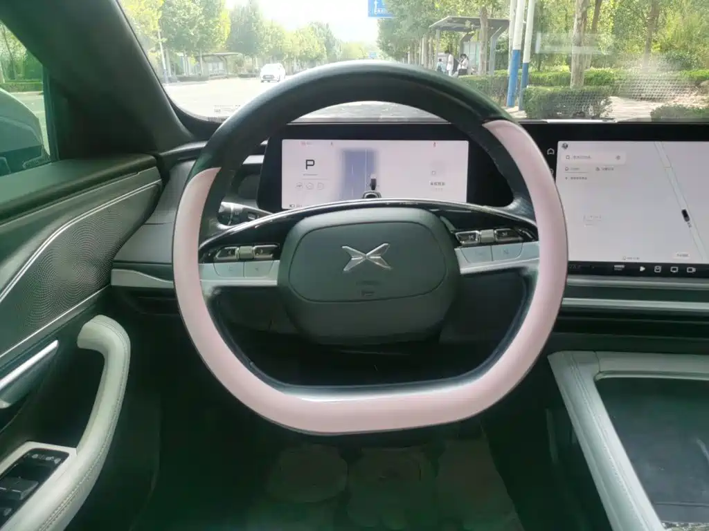 XPeng P7 — миниатюра 13