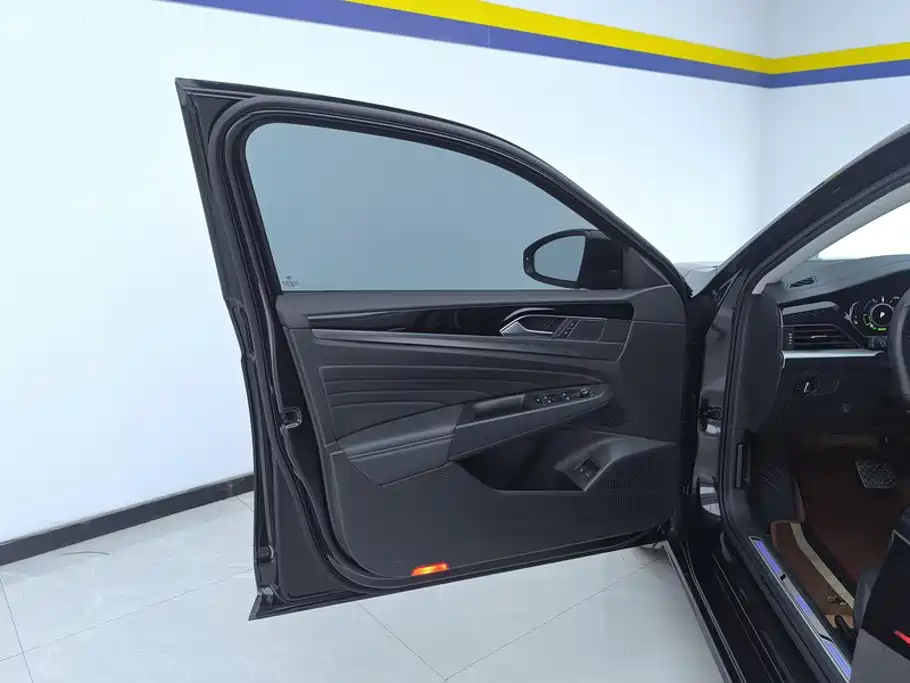 Volkswagen 帕萨特插电混动 — миниатюра 7