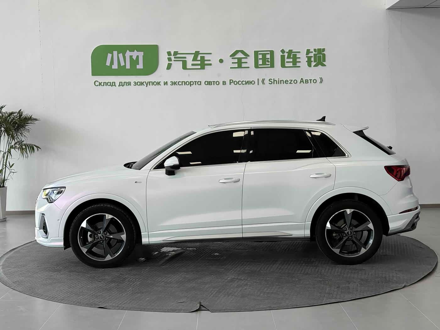 Audi Q3 1.4 л 2023 г. Белый, пробег 35000 км