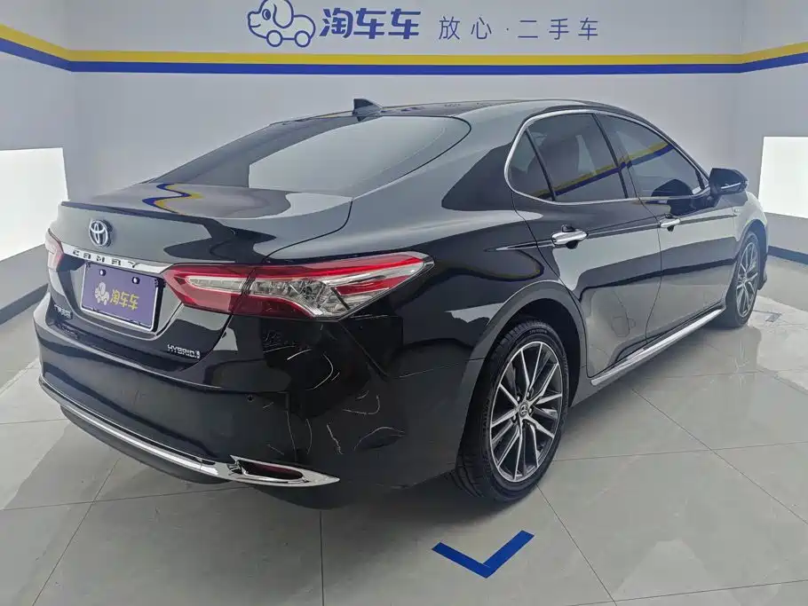 Toyota Camry — миниатюра 3